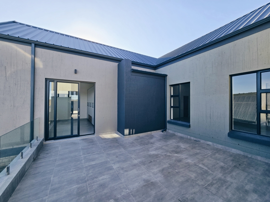 5 Bedroom Property for Sale in Outeniquasbosch Western Cape